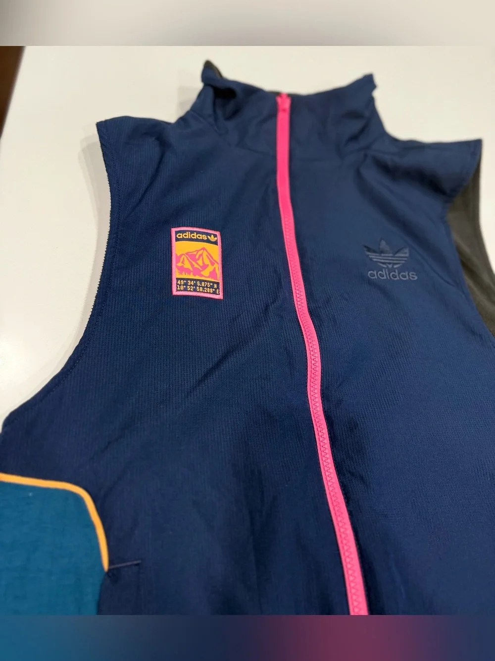 Men’s Adidas Originals Adiplore Reversible Vest in navy teal pink Size Small